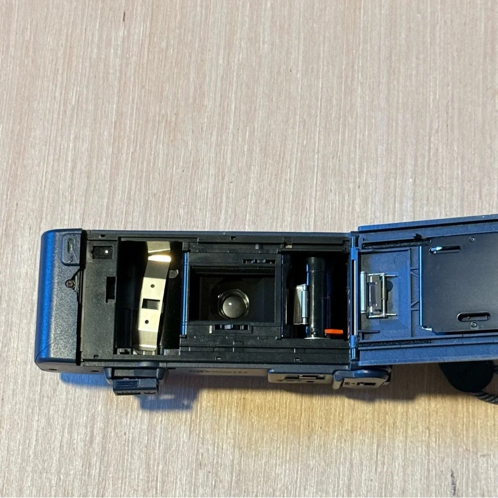 Canon Snappy 20 BLUE 35mm 1:4.5 Point & Shoot Film Camera Broken “Parts/Repair”
